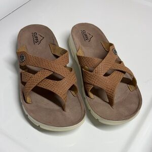 Cliffs by WHITE MOUNTAIN Brown Tan Textured Crisscross Slide Sandals